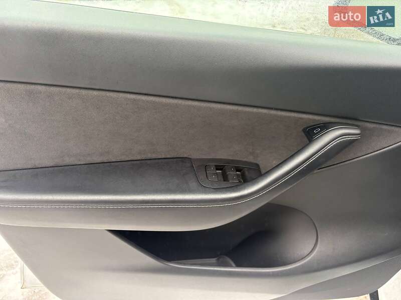 Внедорожник / Кроссовер Tesla Model Y 2021 в Виннице