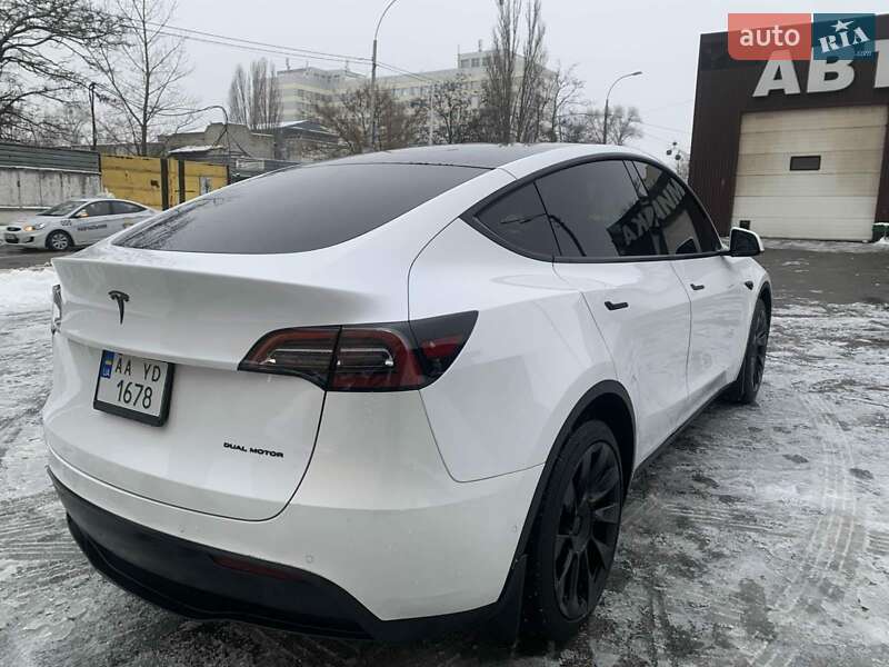 Позашляховик / Кросовер Tesla Model Y 2021 в Києві