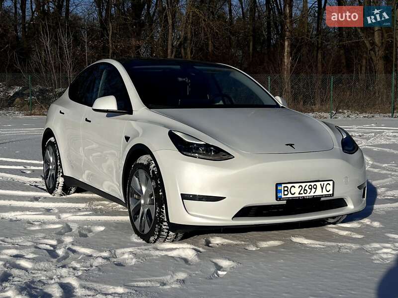 Tesla Model Y 2023