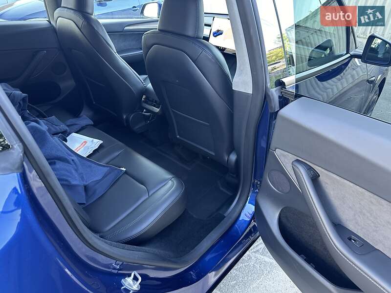 Внедорожник / Кроссовер Tesla Model Y 2023 в Киеве