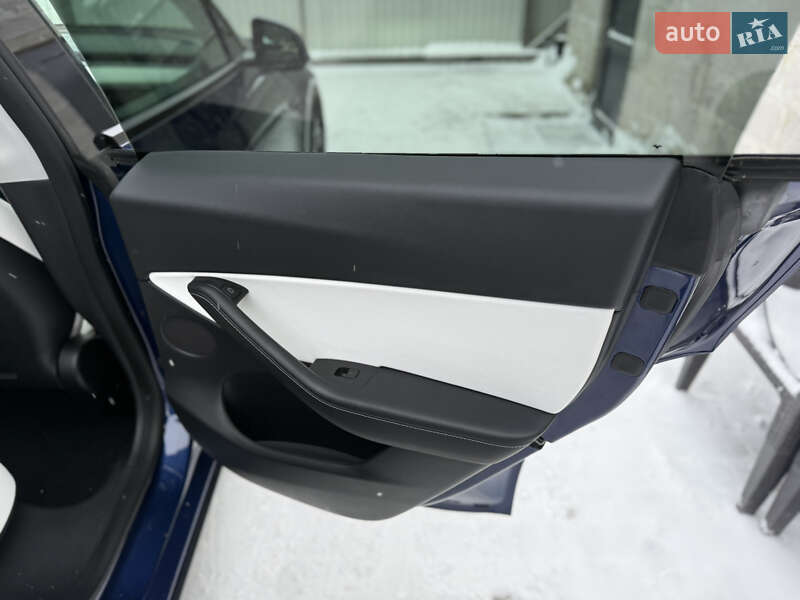 Внедорожник / Кроссовер Tesla Model Y 2021 в Львове