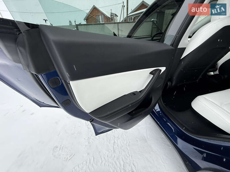 Внедорожник / Кроссовер Tesla Model Y 2021 в Львове