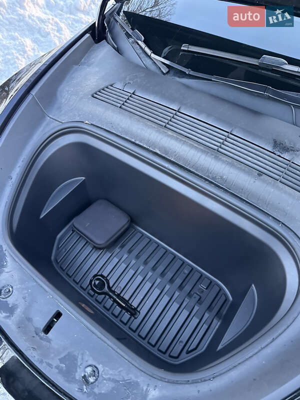 Позашляховик / Кросовер Tesla Model Y 2023 в Києві