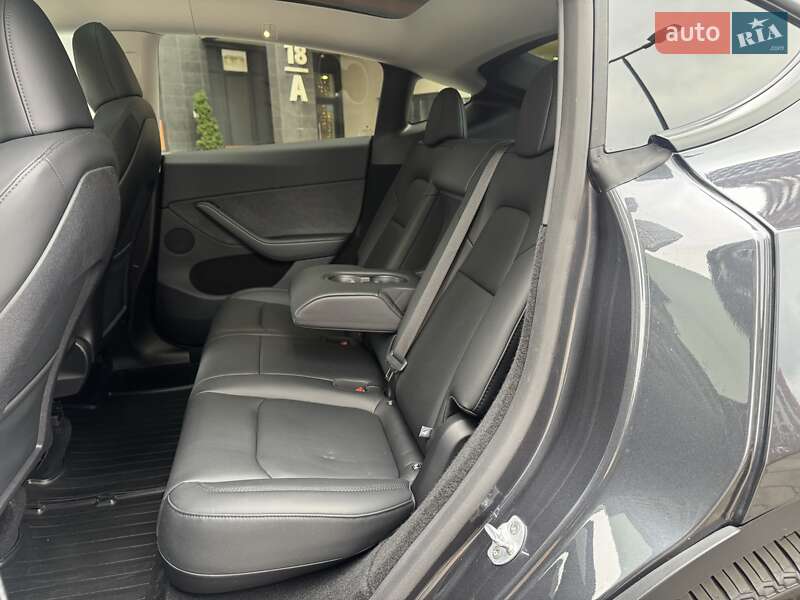 Внедорожник / Кроссовер Tesla Model Y 2024 в Киеве