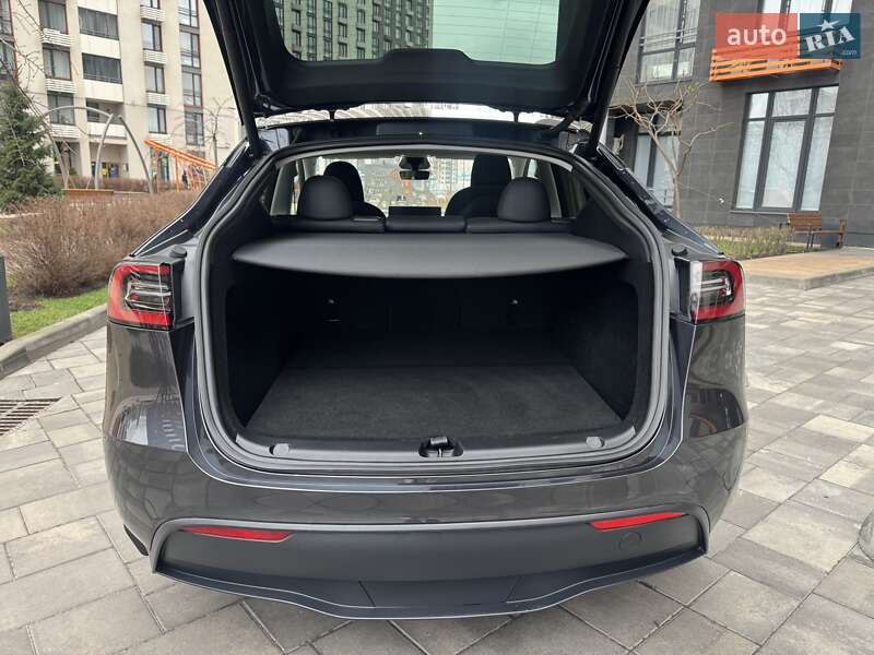 Внедорожник / Кроссовер Tesla Model Y 2024 в Киеве