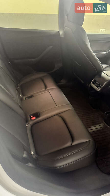 Внедорожник / Кроссовер Tesla Model Y 2022 в Черновцах