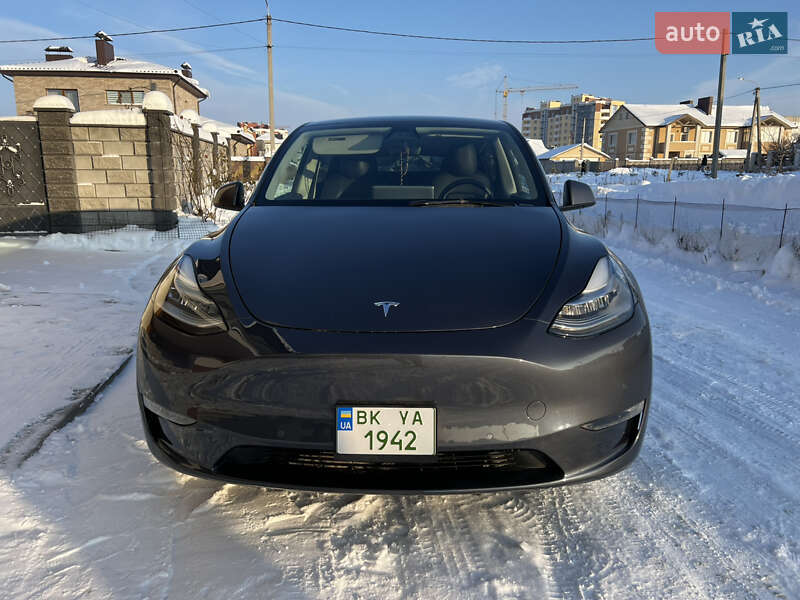 Внедорожник / Кроссовер Tesla Model Y 2021 в Ровно