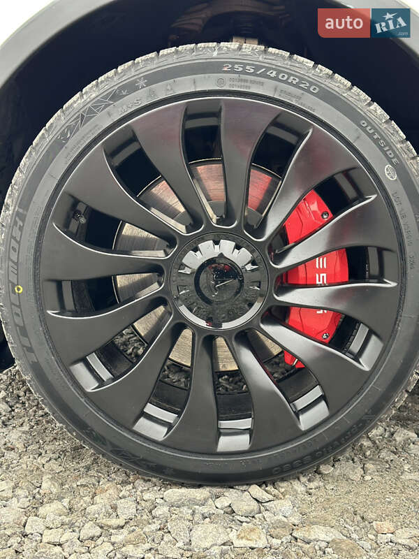 Внедорожник / Кроссовер Tesla Model Y 2023 в Киеве