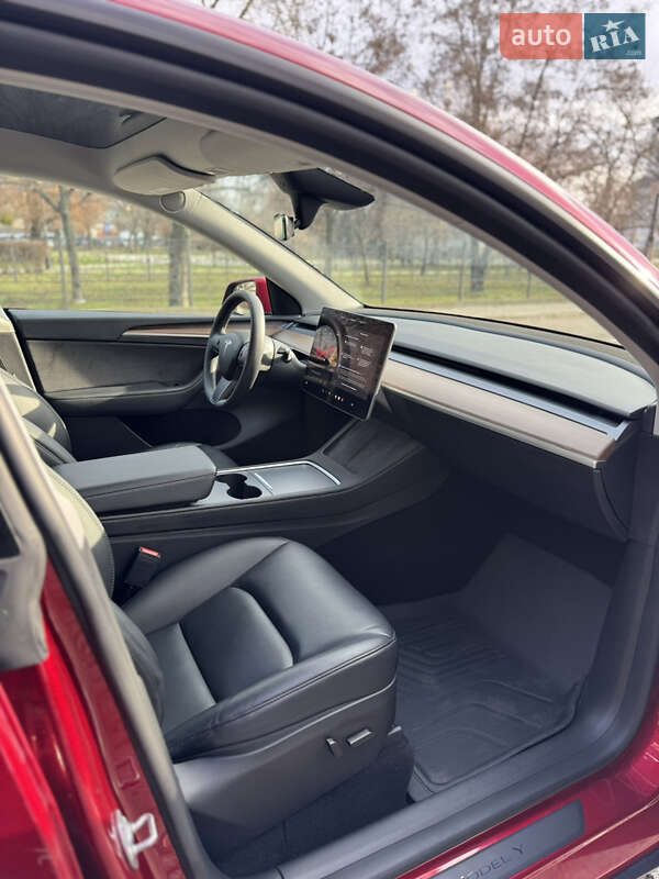 Внедорожник / Кроссовер Tesla Model Y 2024 в Новомосковске