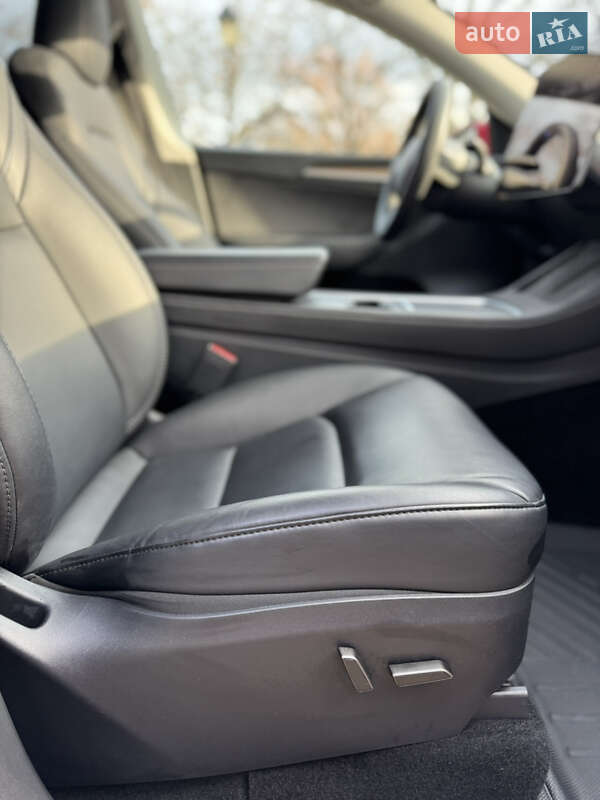 Внедорожник / Кроссовер Tesla Model Y 2024 в Новомосковске