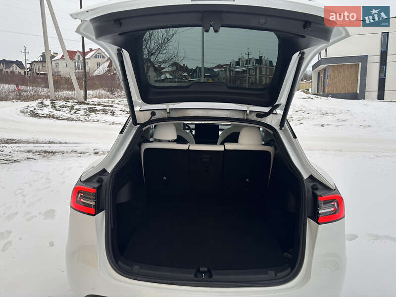 Внедорожник / Кроссовер Tesla Model Y 2021 в Черновцах