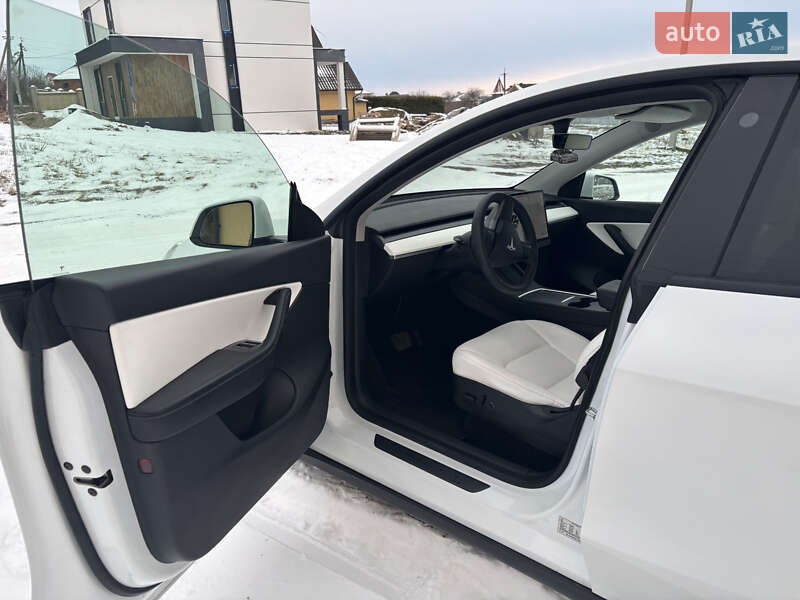 Внедорожник / Кроссовер Tesla Model Y 2021 в Черновцах