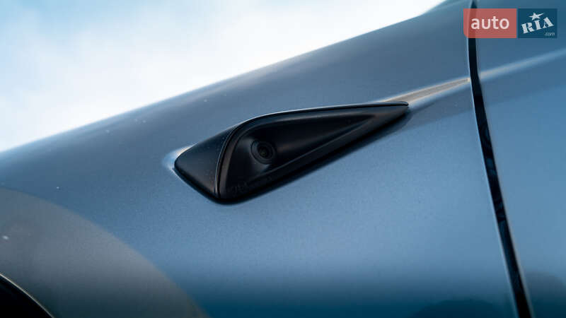 Внедорожник / Кроссовер Tesla Model Y 2025 в Киеве