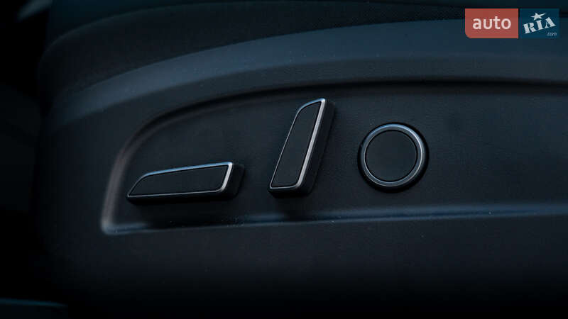 Внедорожник / Кроссовер Tesla Model Y 2025 в Киеве