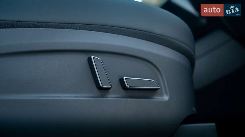 Внедорожник / Кроссовер Tesla Model Y 2025 в Киеве