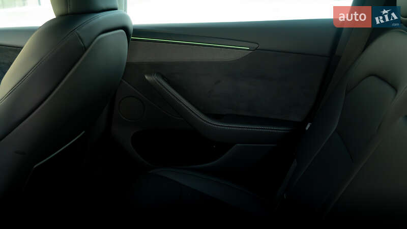 Внедорожник / Кроссовер Tesla Model Y 2025 в Киеве