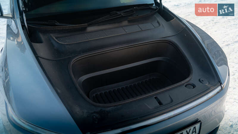 Внедорожник / Кроссовер Tesla Model Y 2025 в Киеве