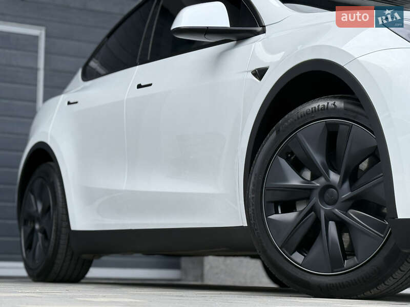 Внедорожник / Кроссовер Tesla Model Y 2024 в Дрогобыче