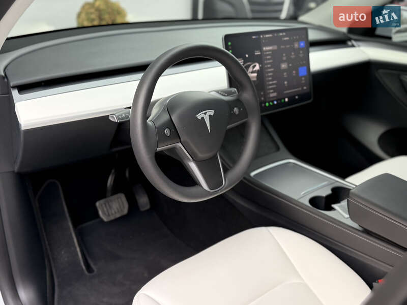 Внедорожник / Кроссовер Tesla Model Y 2024 в Дрогобыче