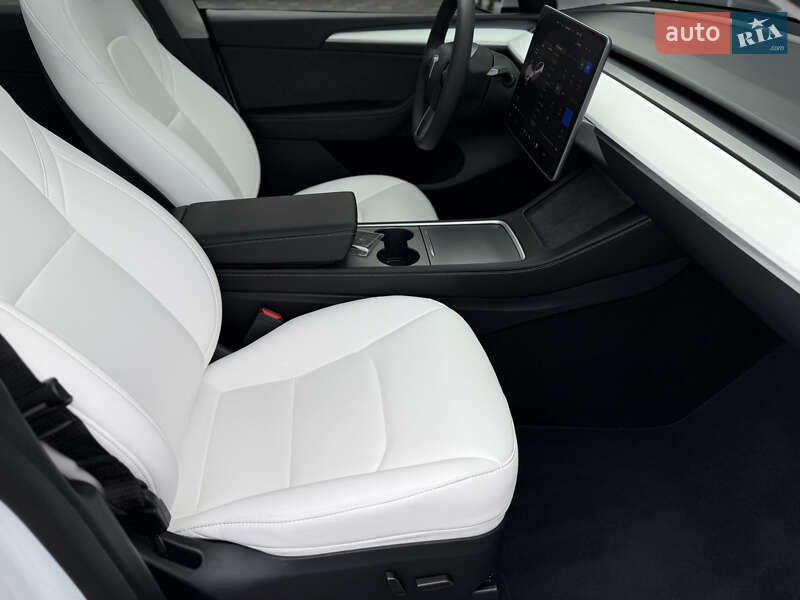 Внедорожник / Кроссовер Tesla Model Y 2024 в Дрогобыче