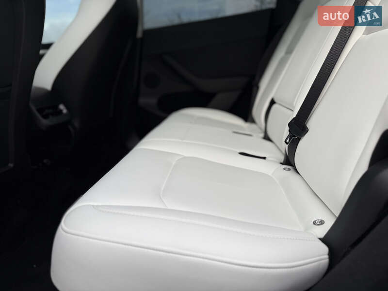 Внедорожник / Кроссовер Tesla Model Y 2024 в Дрогобыче