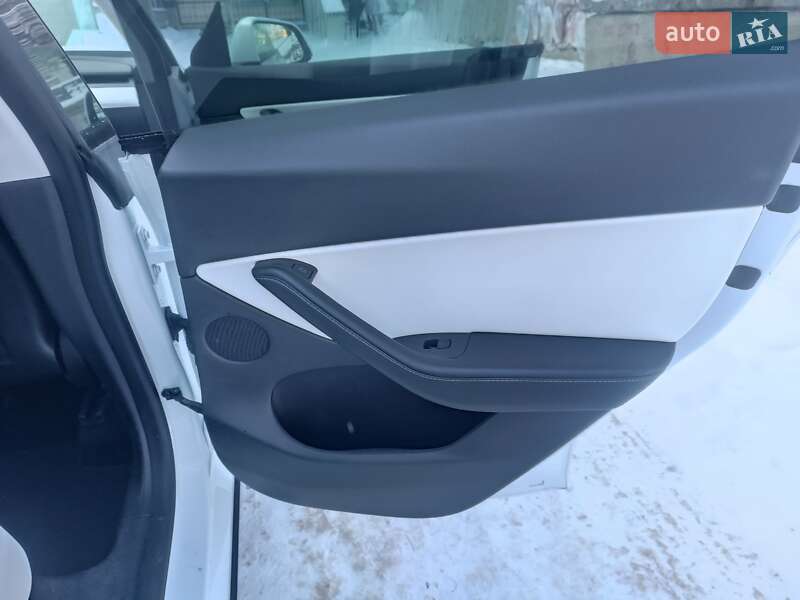 Внедорожник / Кроссовер Tesla Model Y 2021 в Чернигове