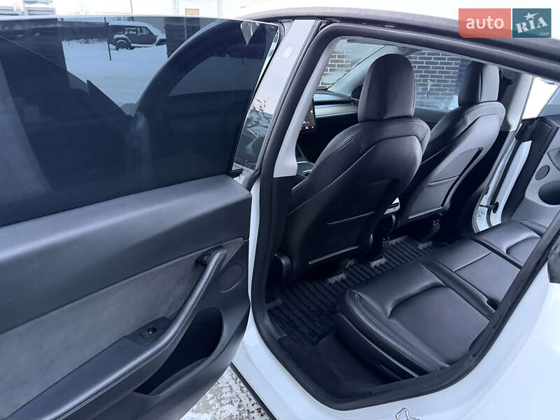 Внедорожник / Кроссовер Tesla Model Y 2021 в Луцке