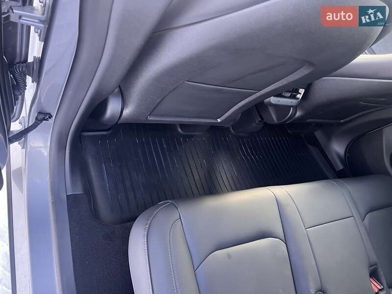 Позашляховик / Кросовер Tesla Model Y 2024 в Києві