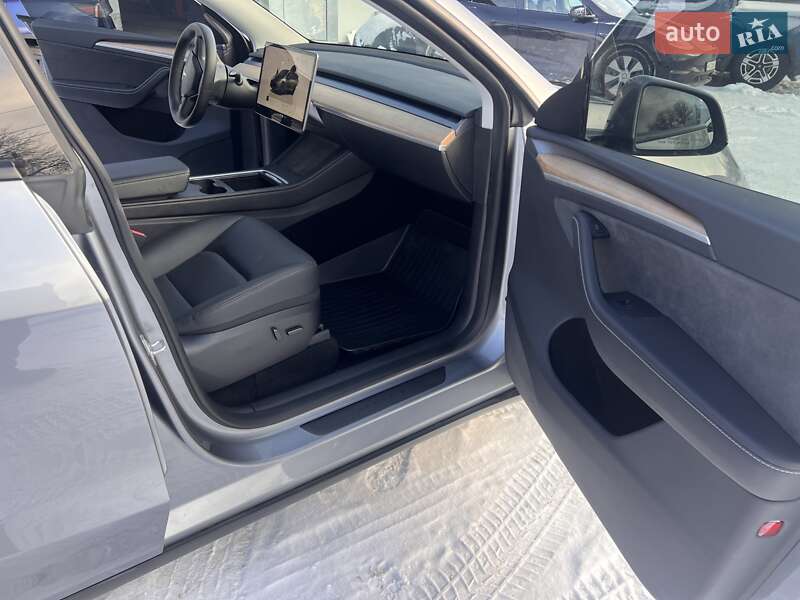 Позашляховик / Кросовер Tesla Model Y 2024 в Києві