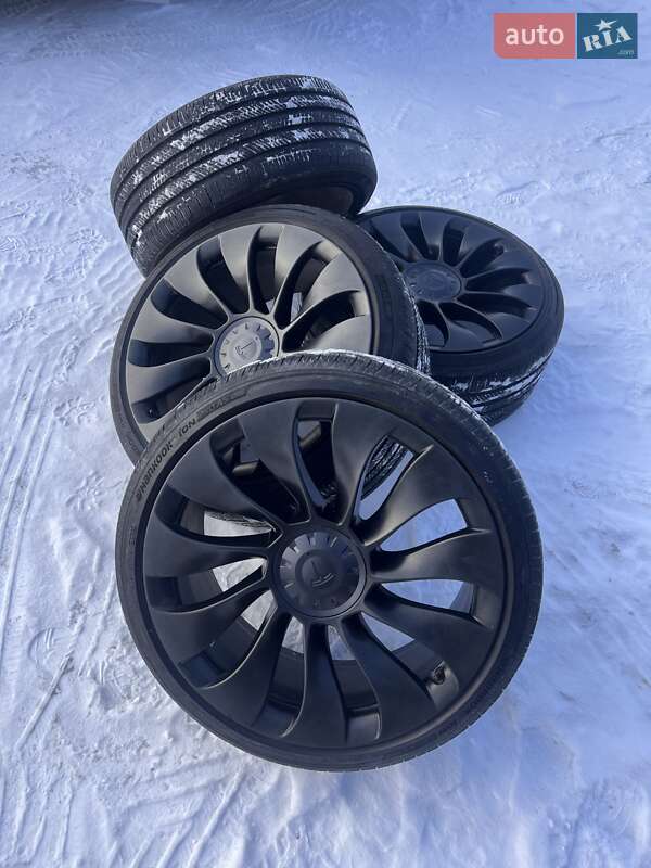 Позашляховик / Кросовер Tesla Model Y 2024 в Києві