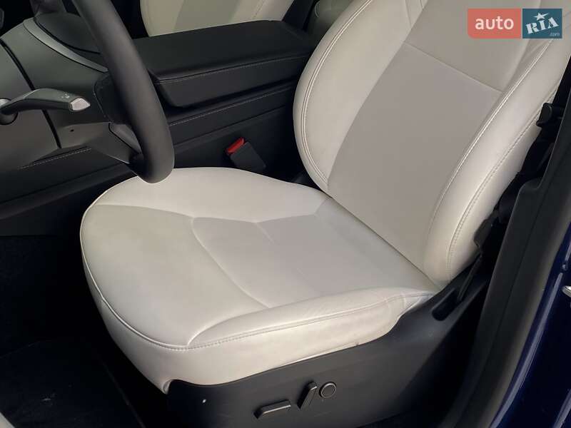 Внедорожник / Кроссовер Tesla Model Y 2024 в Киеве