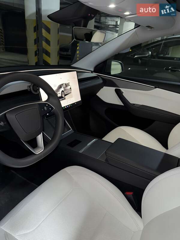 Внедорожник / Кроссовер Tesla Model Y 2025 в Киеве
