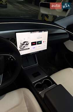 Внедорожник / Кроссовер Tesla Model Y 2025 в Киеве
