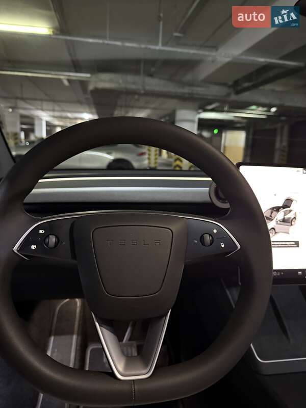 Внедорожник / Кроссовер Tesla Model Y 2025 в Киеве