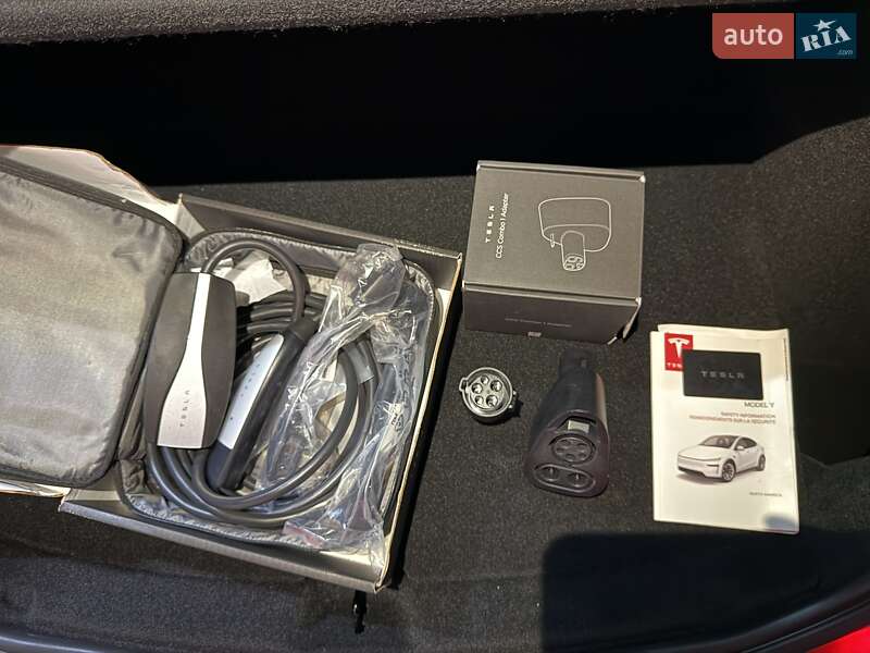 Внедорожник / Кроссовер Tesla Model Y 2025 в Киеве