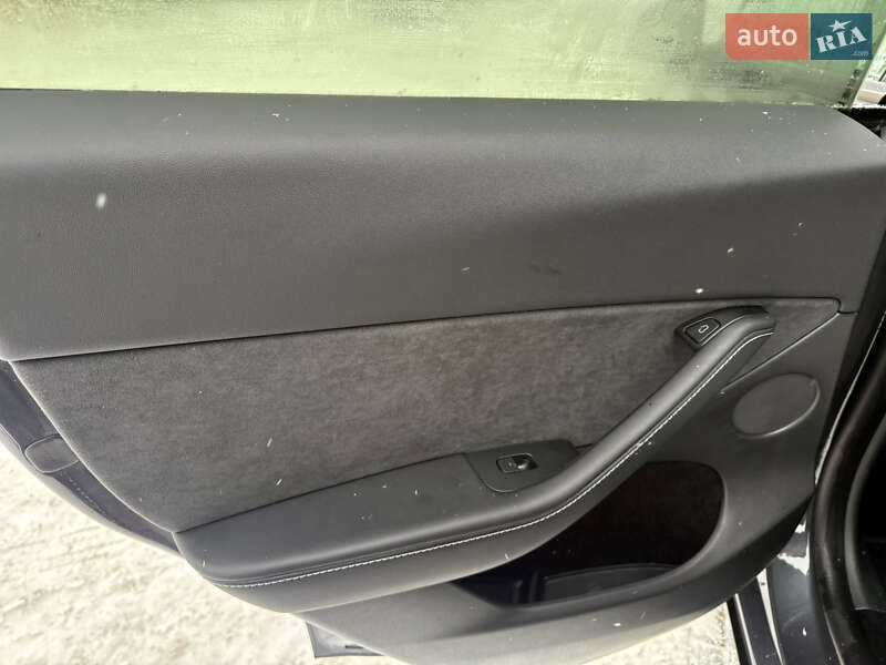 Внедорожник / Кроссовер Tesla Model Y 2023 в Ровно