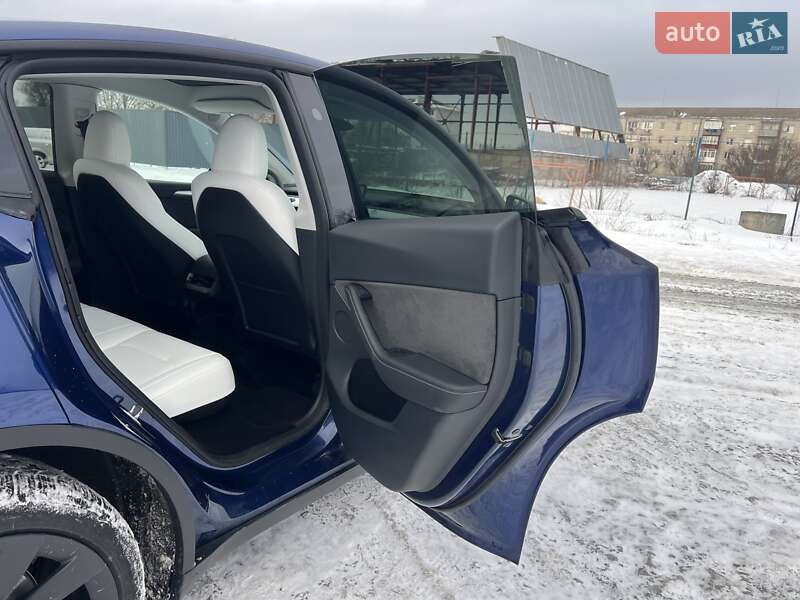 Внедорожник / Кроссовер Tesla Model Y 2025 в Богуславе