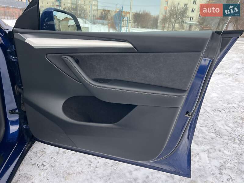 Внедорожник / Кроссовер Tesla Model Y 2025 в Богуславе