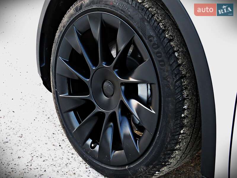 Внедорожник / Кроссовер Tesla Model Y 2021 в Черкассах