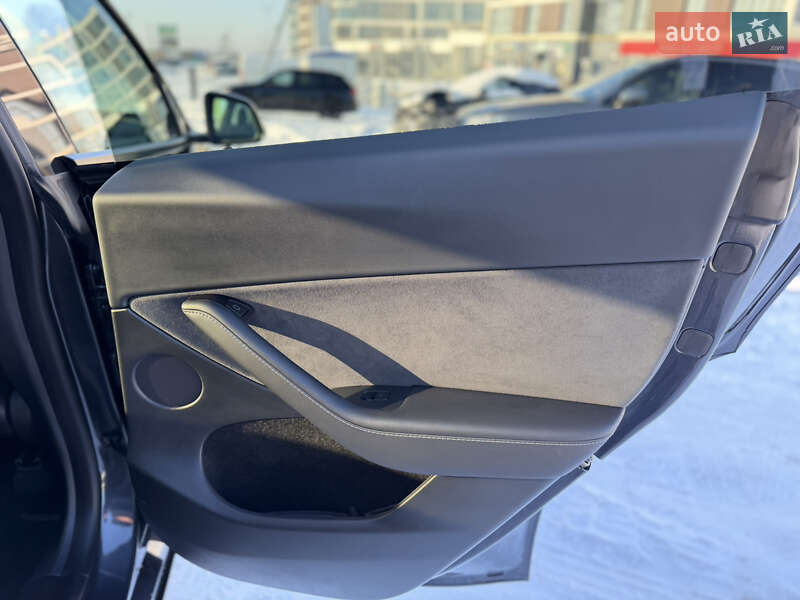 Внедорожник / Кроссовер Tesla Model Y 2024 в Львове