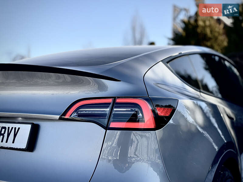 Внедорожник / Кроссовер Tesla Model Y 2023 в Стрые