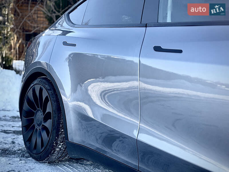 Внедорожник / Кроссовер Tesla Model Y 2023 в Стрые