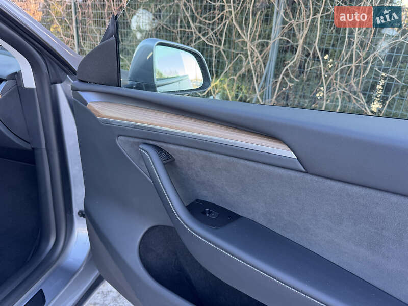 Внедорожник / Кроссовер Tesla Model Y 2023 в Стрые