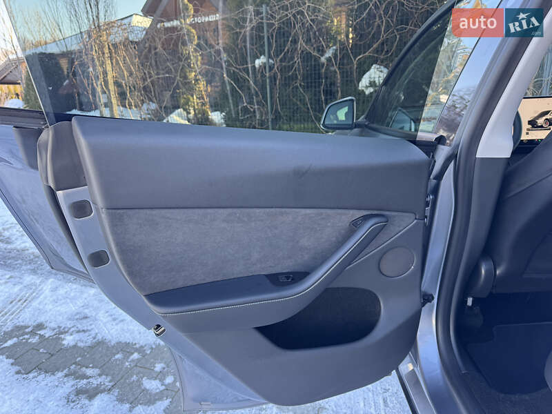 Внедорожник / Кроссовер Tesla Model Y 2023 в Стрые