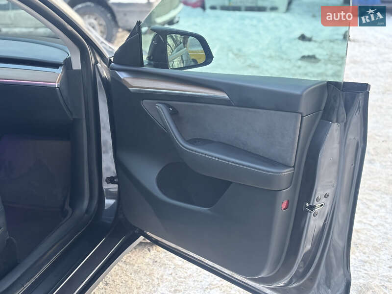 Внедорожник / Кроссовер Tesla Model Y 2024 в Киеве