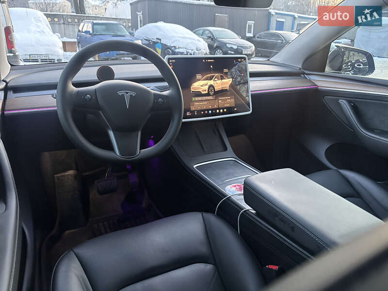 Внедорожник / Кроссовер Tesla Model Y 2024 в Киеве