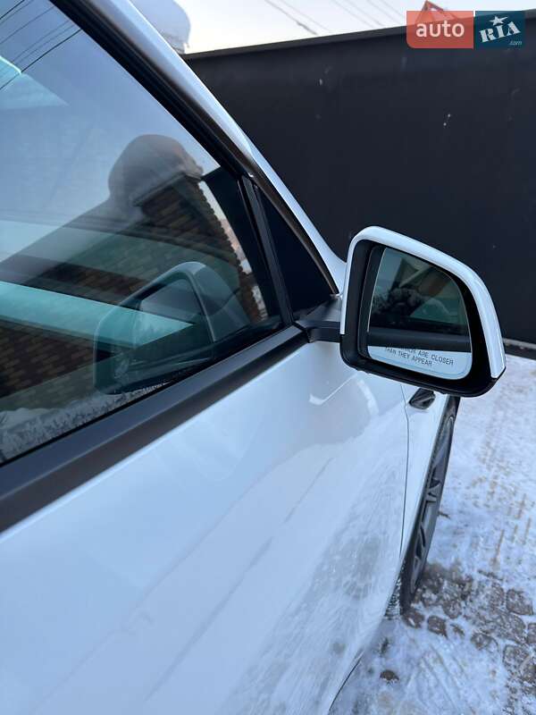 Позашляховик / Кросовер Tesla Model Y 2024 в Тячеві