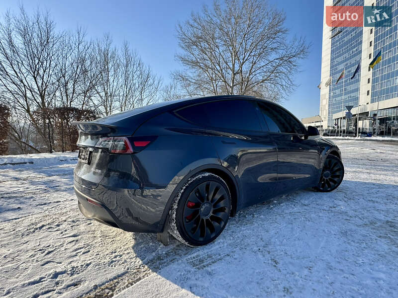 Внедорожник / Кроссовер Tesla Model Y 2024 в Киеве