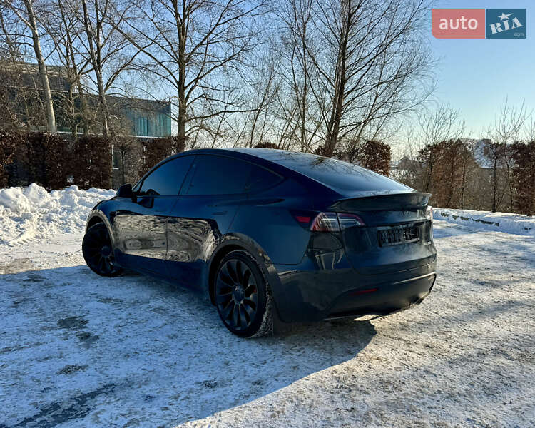 Внедорожник / Кроссовер Tesla Model Y 2024 в Киеве