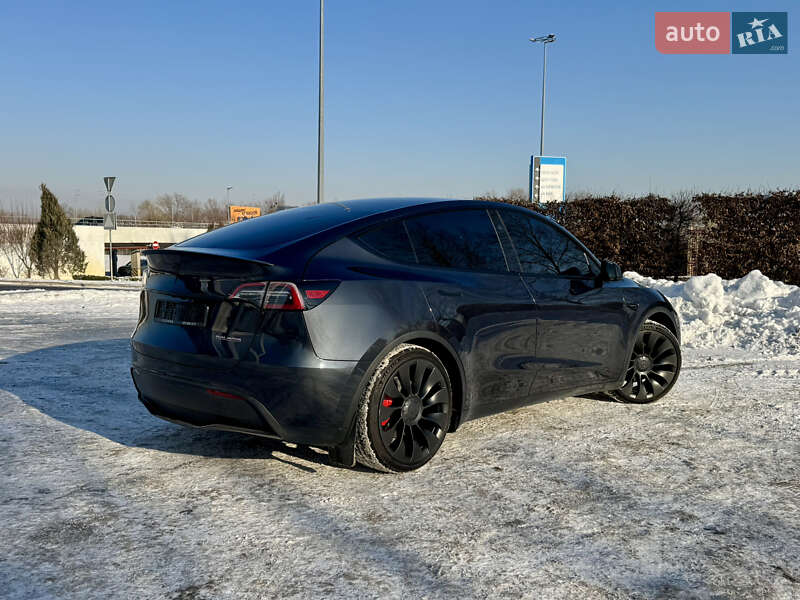 Внедорожник / Кроссовер Tesla Model Y 2024 в Киеве